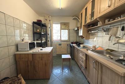 Apartament cu 3 camere semidecomandat, mobilat în Crângași