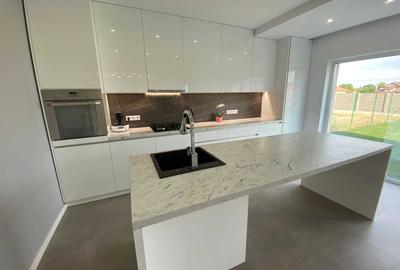 Casă cu 4 camere în Central