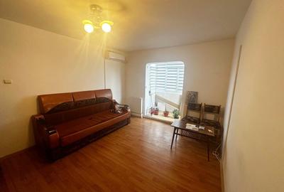 Apartament cu 3 camere semidecomandat în Dacia