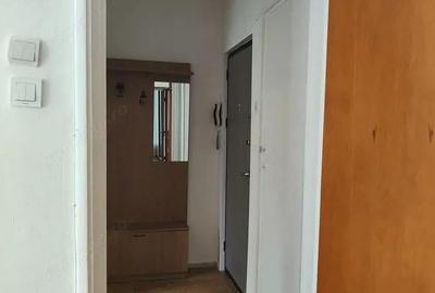 Vanzare apartament luminos de 2 camere in Titan-Lotru, pret negociabil - 1