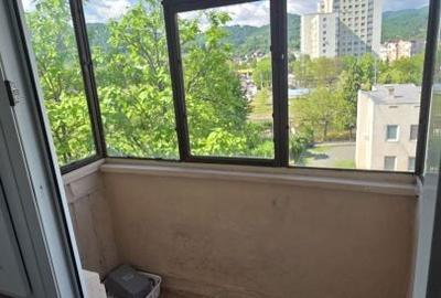 Apartament cu 3 camere semidecomandat în Progresul - 9