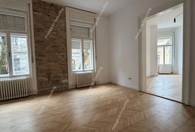 Apartament cu 3 camere în P-ța Maria