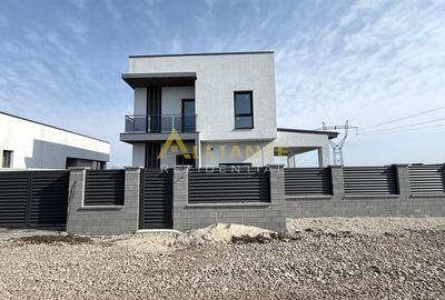 Casă individuală cu 4 camere cu Teren 364 Mp în Berceni - 1