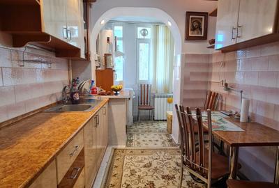 Apartament cu 3 camere semidecomandat, mobilat în Țiglina 2 - 5