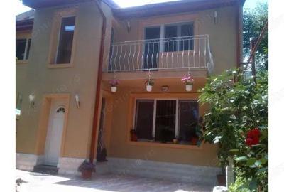 Casă cu 4 camere cu Teren 100 Mp în Moșilor - 10