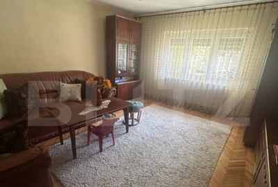 Apartament cu 3 camere decomandat, mobilat în Micro 16