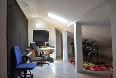 Apartament cu 4 camere decomandat în Central - 1