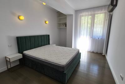 Apartament cu 3 camere semidecomandat, mobilat în 13 Septembrie - 26