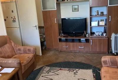 Apartament cu 3 camere semidecomandat în Central - 1