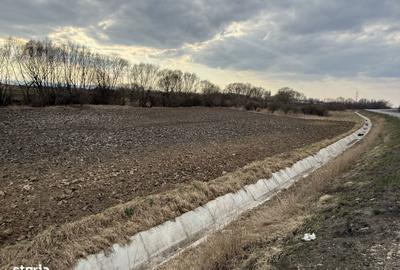 Teren de 3618 mp, în Central - 4