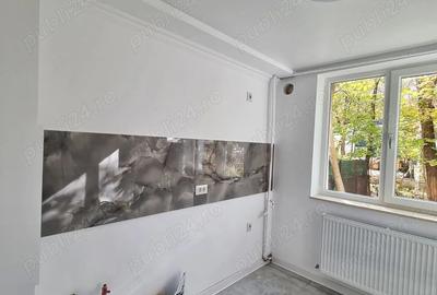 Vand apartament ?iglina 1,spate tribunal. Fara risc seismic ?i fara balcon. Parter - 1