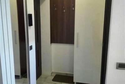 Apartament cu 3 camere nedecomandat, mobilat în Tractorul - 10