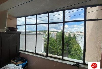 Apartament cu 3 camere de vanzare in Tudor - 2