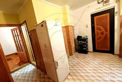 Apartament cu 3 camere decomandat, mobilat în Central - 1