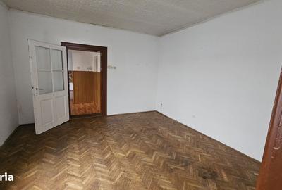 Casă cu 3 camere cu Teren 130 Mp în Central - 1