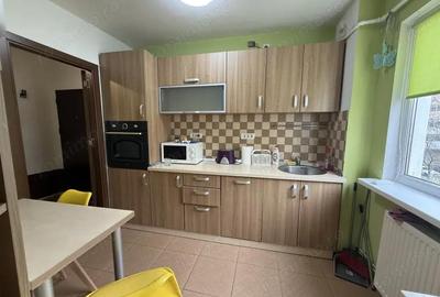 Apartament cu 3 camere semidecomandat în Gheorghe Lazăr