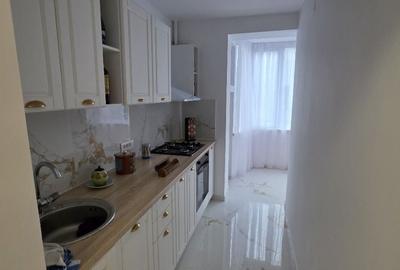Apartament cu 2 camere semidecomandat, mobilat în