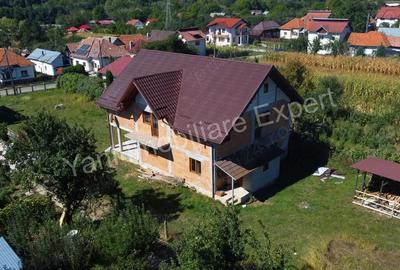 Casă cu 5 camere cu Teren 2351 Mp în Central - 7