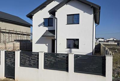 Casă cu 3 camere în Central