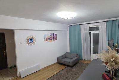 Apartament cu 3 camere semidecomandat în Unirii