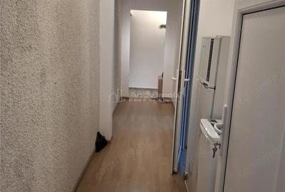 Apartament cu 3 camere semidecomandat în Micro III - 15