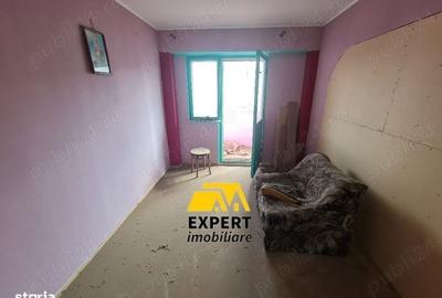 Apartament cu 4 camere decomandat în Radu Negru