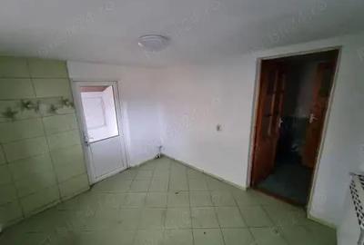 A 39 Proprietarul vinde in Buhu?i ,casa 3 camere la strada , - 6