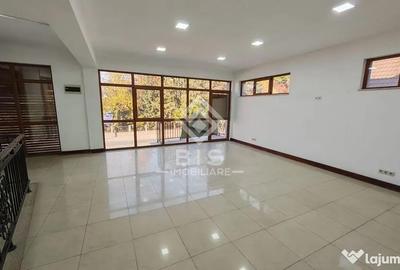Spațiu comercial, de 90 mp, în Central - 8