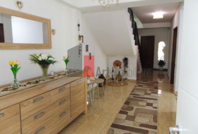 Casă individuală cu 7 camere cu Canalizare în Fundeni - 2