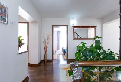 Casă individuală cu 8 camere cu Canalizare în Central - 39