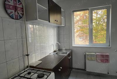 Privat, vand apartament 3 camere, str. Neptun, et. 2 4 Privat, vand apartament 3 camere, str. Neptun, et. 2 4 - 4