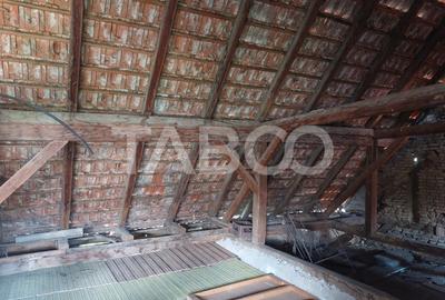 Casa 214 mp utili singur in curte 800 mp teren zona centrala Cisnadie - 33