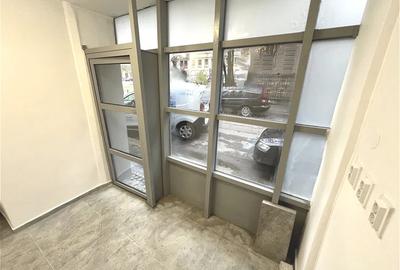 Spațiu comercial, de 8 mp, în P-ța Romană