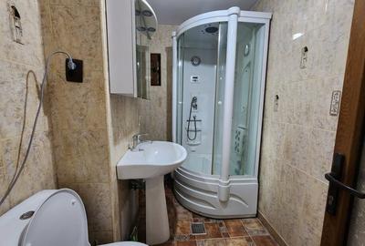 Apartament cu 2 camere decomandat în Podu Iloaiei