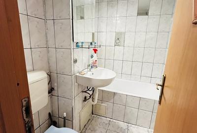 Garsonieră decomandată în Titan