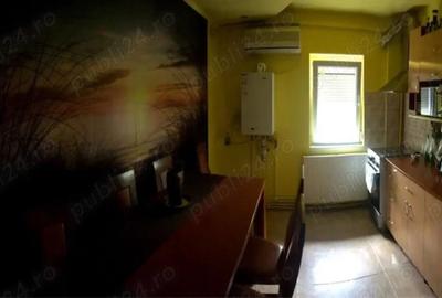 Apartament cu 4 camere decomandat în Soarelui