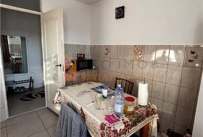 Apartament 2 camere cf 1 semidecomandat zona Brosteni - 5