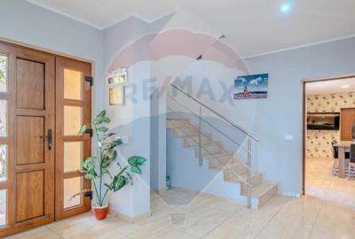Casă cu 5 camere cu Teren 540 Mp în Ucea - 2