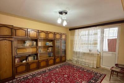 Apartament 3 camere, decomandat, Etajul 3 - 1