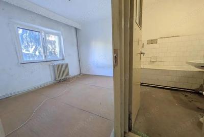 Str Carpati - Piata Sud, Apartament 3 camere, etaj 2/4, bucatarie mare - 9