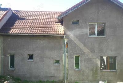 Casă cu 6 camere cu Teren 250 Mp în Central