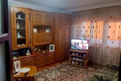 Vând apartament 3 camere 70 m3 - 2