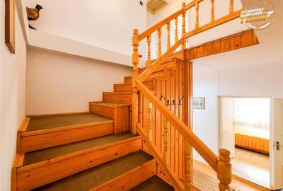 Casă cu 6 camere cu Canalizare în Central - 1