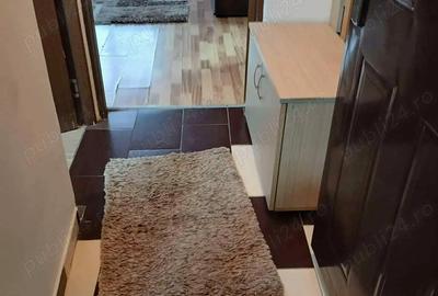 Inchiriez garsoniera etaj 4 - 4