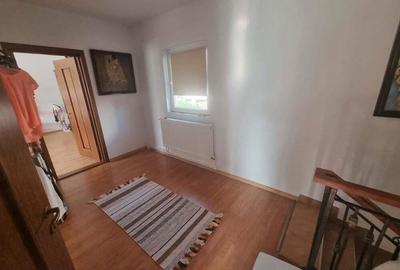 Casă cu 4 camere cu Teren 194 Mp în Central