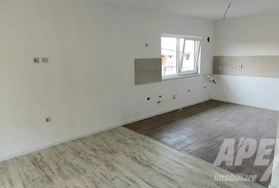 Vanzare casa parter  cu 4 camere Vedere la lac| Crevedia -Strada Caisului - 2