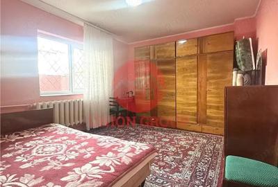 Casă cu 10 camere cu Canalizare în Faleza Nord