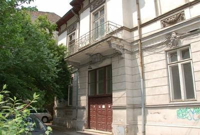 Casă cu 15 camere cu Canalizare în P-ța Romană - 2