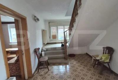 Casa pentru familie, cu curte mare ?i ie?ire la rau in Cugir - 1