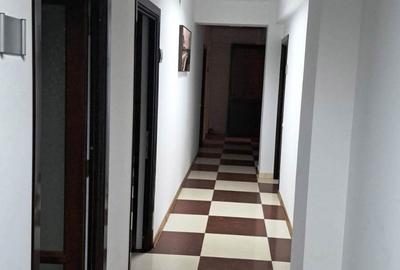 Casă cu 4 camere în Central - 2